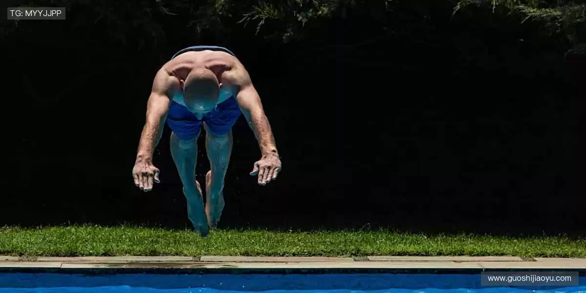「球星同款、限量周边，做朋友圈最靓的体育潮人！👕点击抢购，手慢无！」